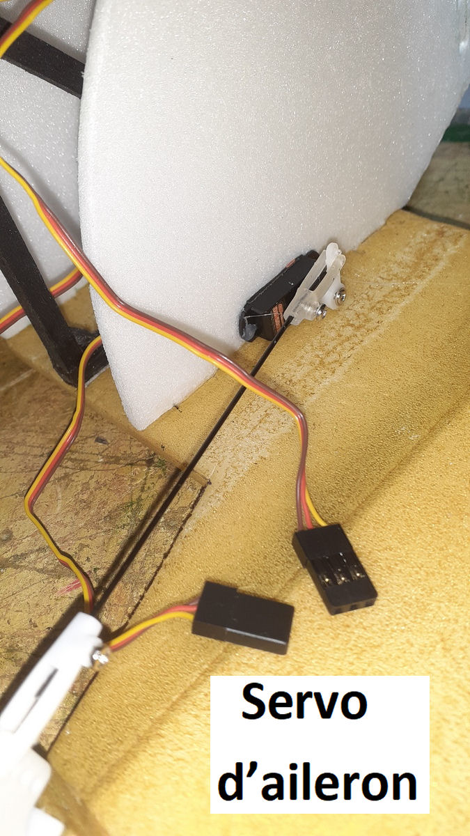 servo aileron gauche